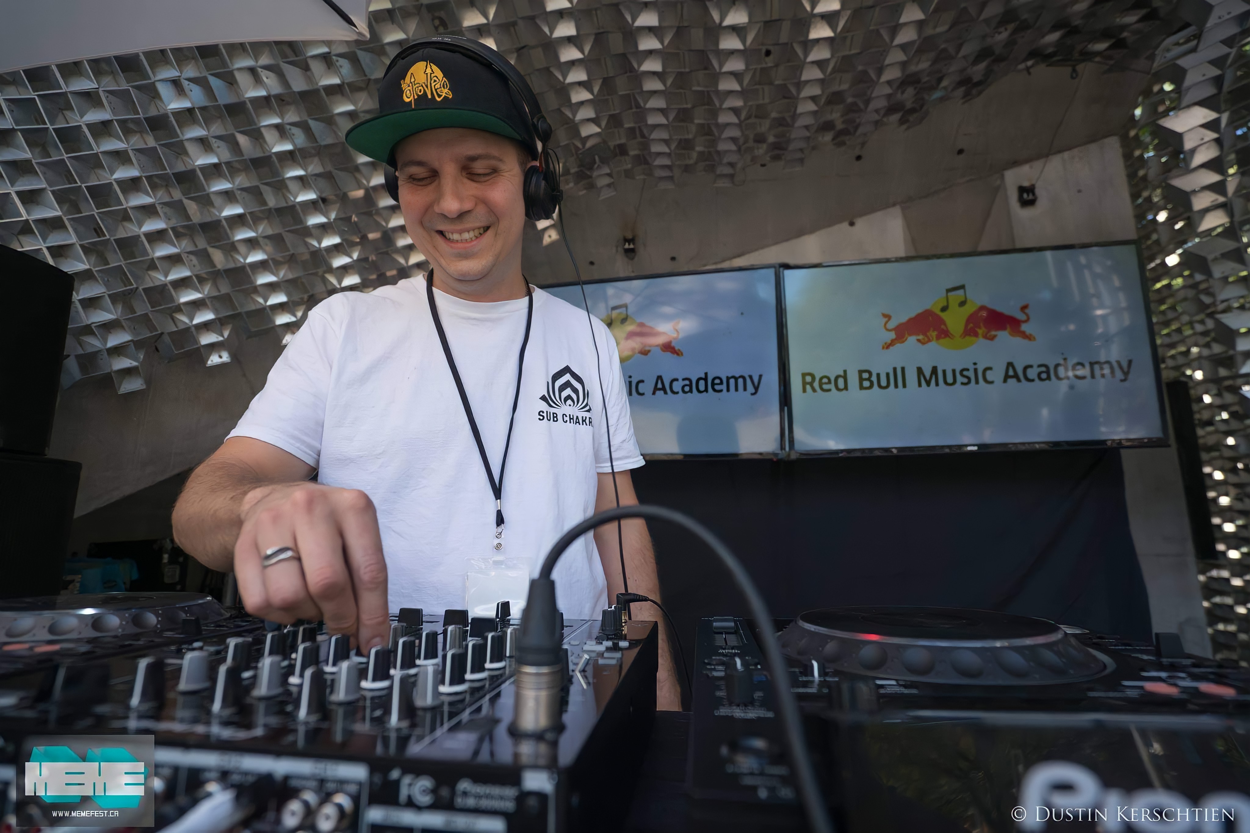 Theo Tzu — promo photo